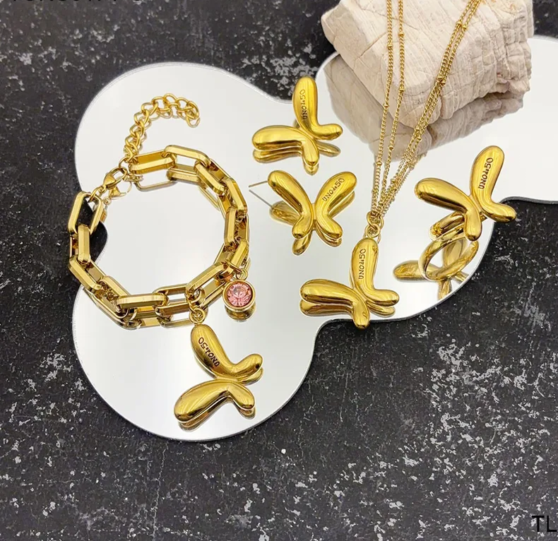 A - UNO DE 50-DESIGNER JEWELRY