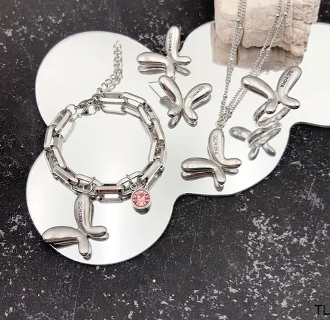 A - UNO DE 50-DESIGNER JEWELRY