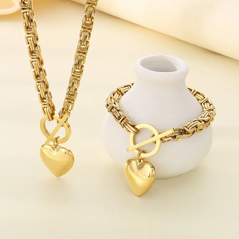 VINTAGE ELEGANT HEART