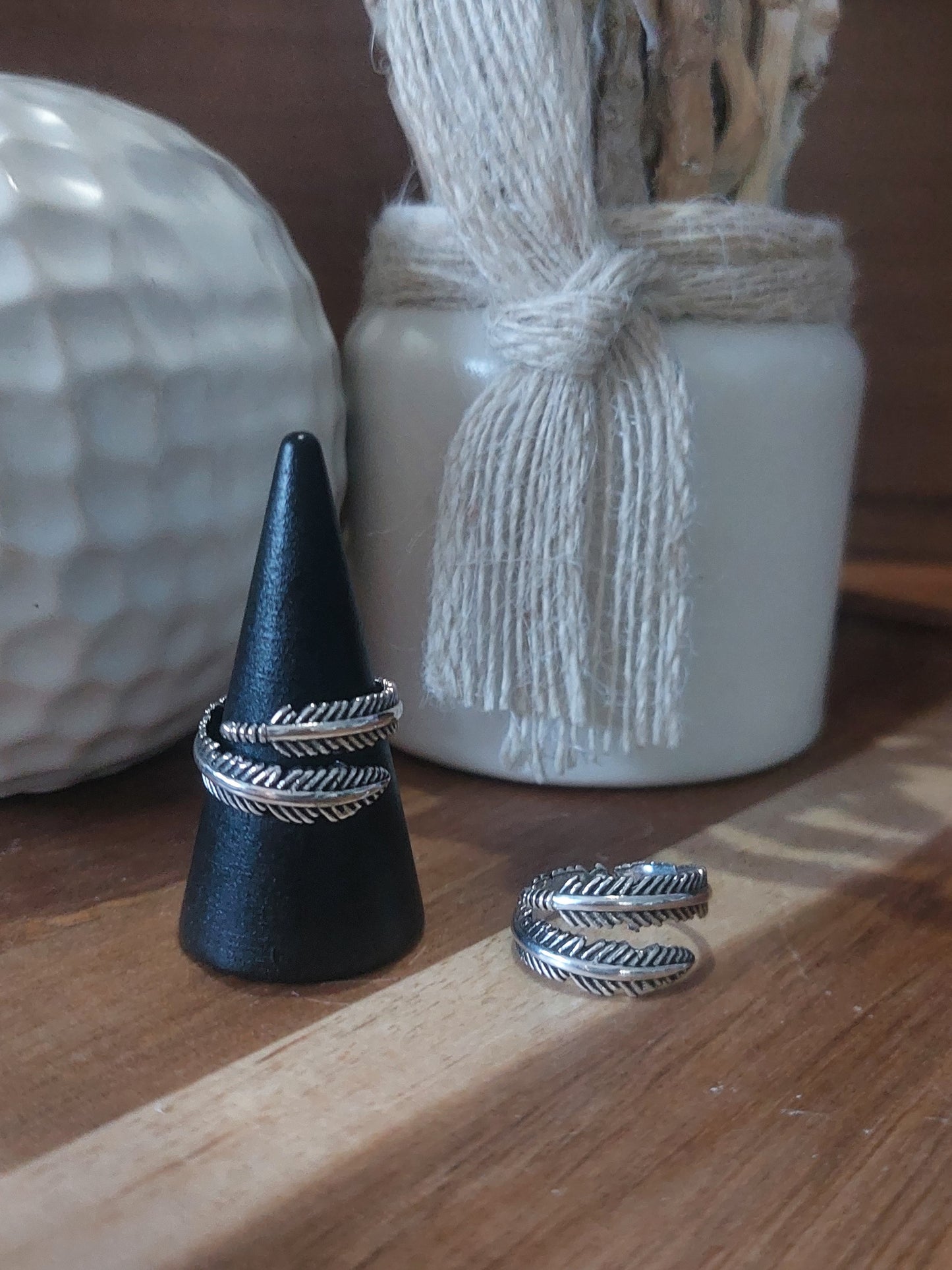 FEATHER RING