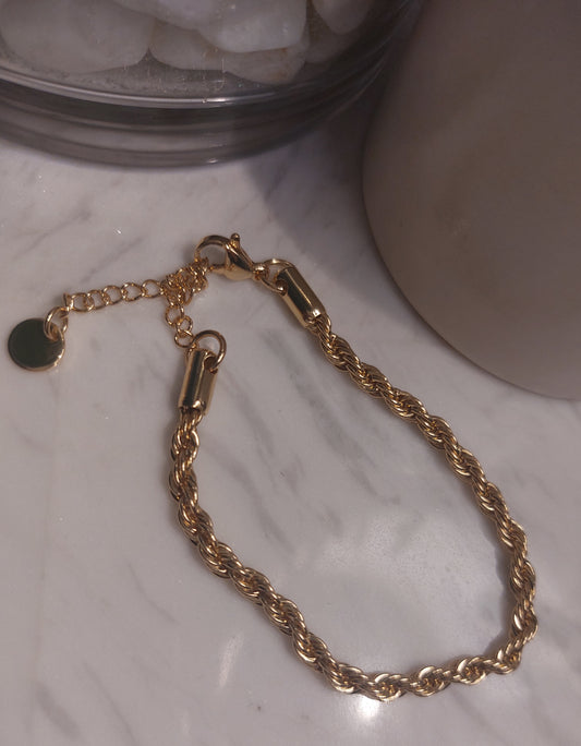 SIMPLE TWIST CHAIN